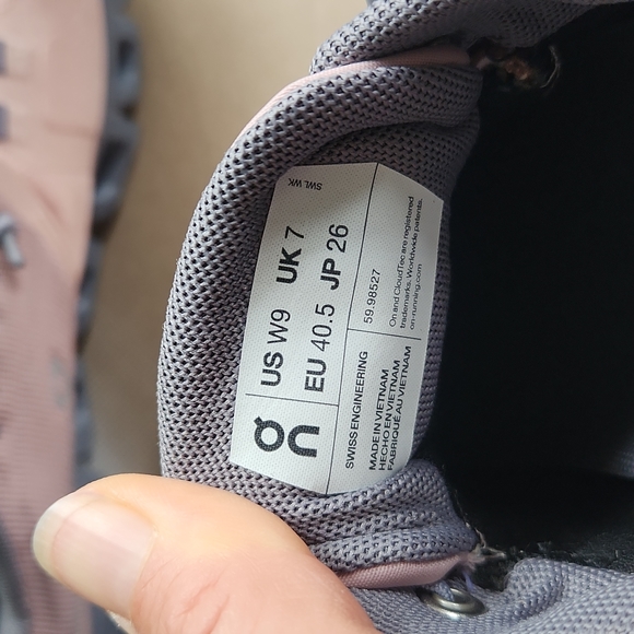 On Running Cloud 5 Waterproof Sneakers - Picture 14 of 15